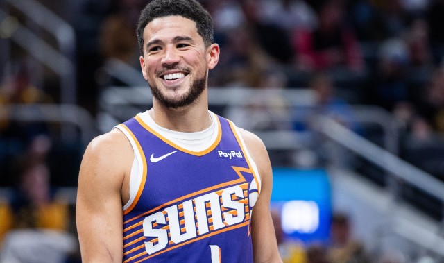 布克拿到18000分！奥特：无论为人还是打球都很稳定 一直全力竞争