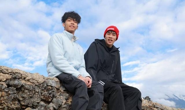 世界杯高清平台-一个轮椅少年在足球场当守门员：撕去“励志”标签，为“普通”欢呼