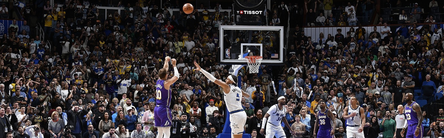 世界杯app下载-肯纳德审判之投！东詹里哪个都不能放 湖人的进攻上限创造奇迹