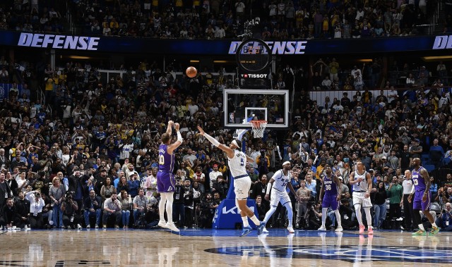 世界杯app下载-肯纳德审判之投！东詹里哪个都不能放 湖人的进攻上限创造奇迹